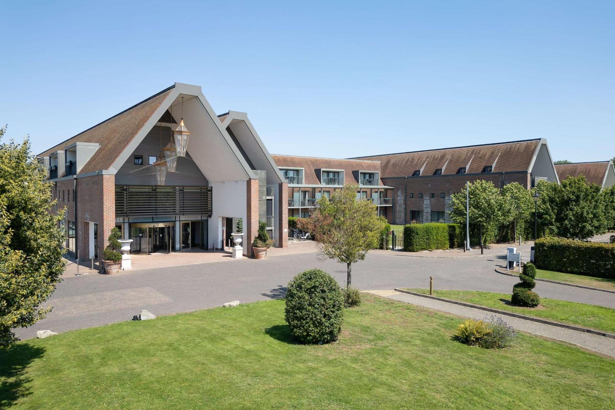 Hilton London Syon Park Hotel Brentford Exterior photo